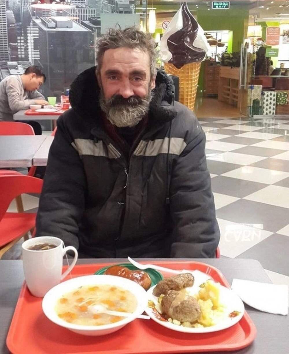 Алкаши за столом