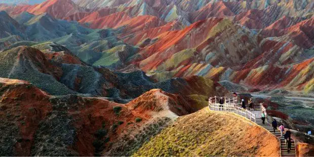 Цветные скалы Чжанъе Данксиа в Китае