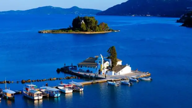 «Мифические» места в Греции (14 фото)