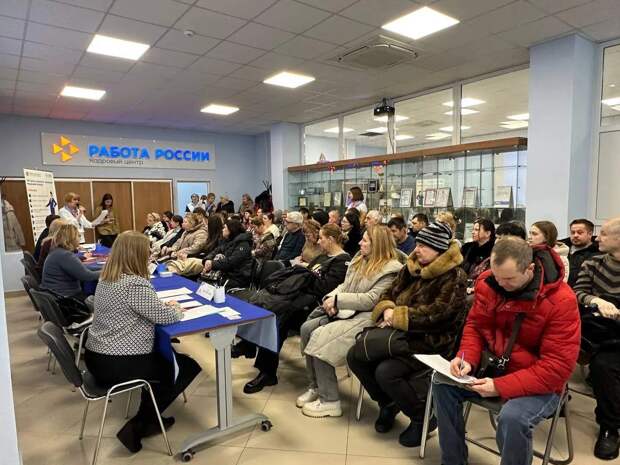 Более 100 вакансий с зарплатой от 60 тысяч рублей представили на ярмарке в Рязани