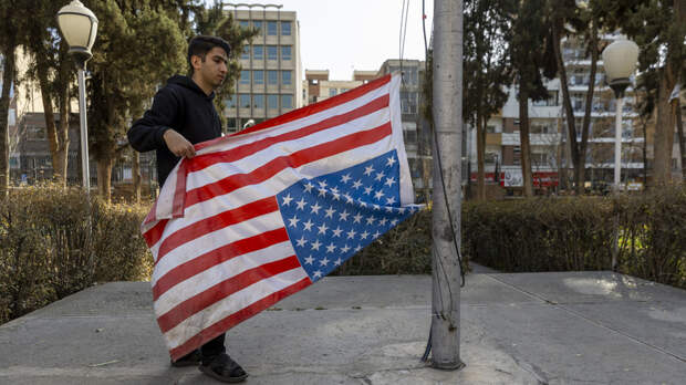 США призвали американцев покинуть Иран