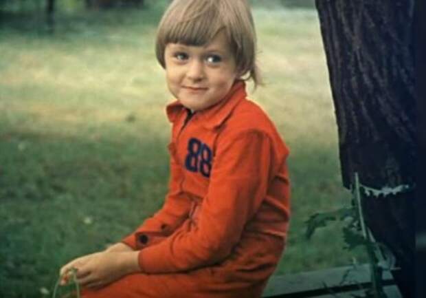 Анна Михалкова в детстве | Фото: muzh-zhena.ru