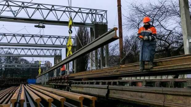 «Ремонтировать будет дорого»: названа цель ударов ВС РФ по железным дорогам