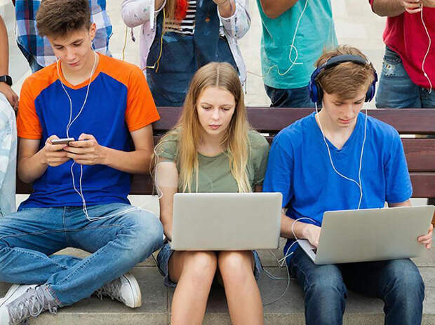 Цифровой дебилизм: Впервые в истории человечества молодое поколение оказалось глупее своих родителей!