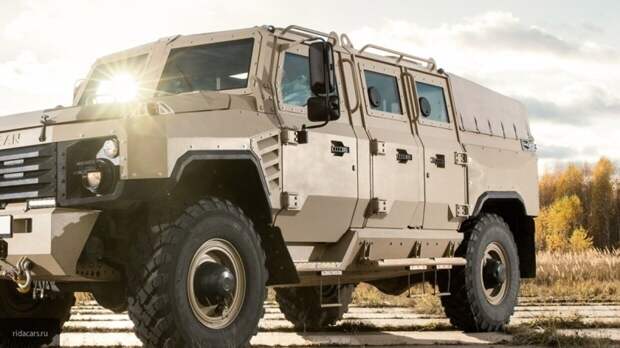 Модернизированный бронеавтомобиль BURAN представили на форуме "Армия-2020"