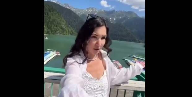 Блогерша показала пустой пляж. Скрин соцсети.