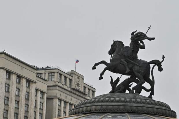 В ГД предложили запретить детям мигрантов бесплатно учиться в школах