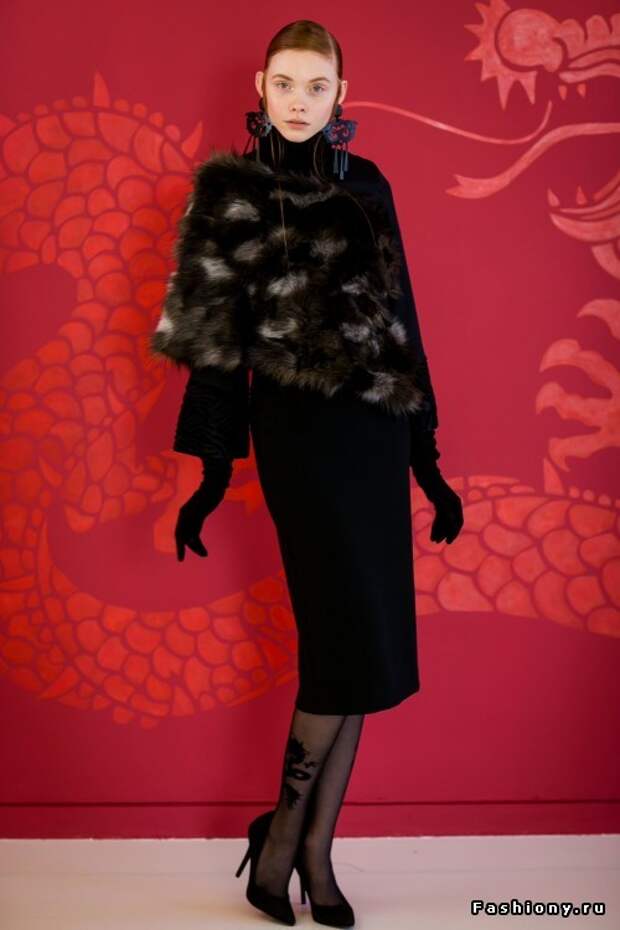 Josie Natori осень-зима 2017-2018 -- очень эффектно и стильно. И очень женственно