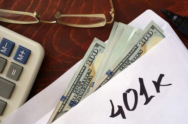Cash in an envelope labeled 401k.
