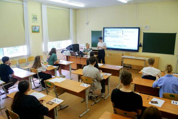 Чиновница предложила выпускникам принять решение о прерывании ЕГЭ при ракетной опасности