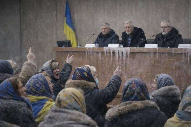 «Какой март? Мы февраль не переживем!»: замерзающих киевлян возмутили слова чиновников - «скоро весна, солнце»