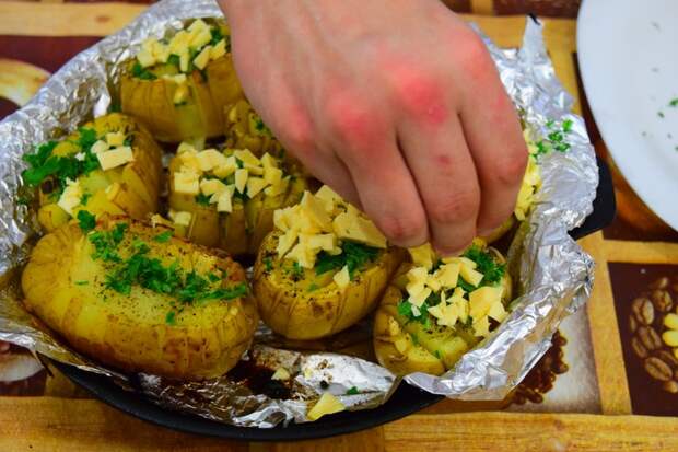 Картошка в духовке с особой нарезкой. Для настаяшчых хлопцев