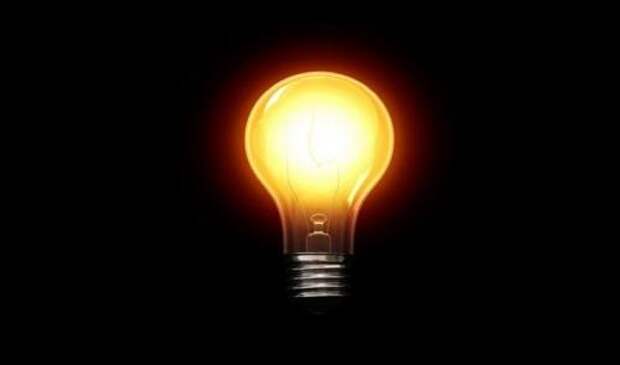 В штате Виктория, Австралия, чтобы поменять лампочку, вы должны обратиться к квалифицированному электрику.