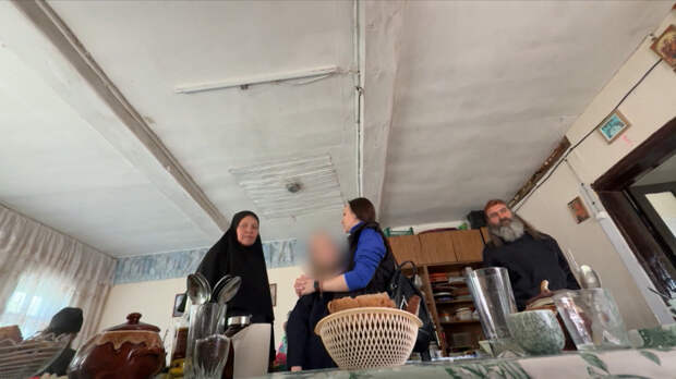 Под присягой «царю»: мать везет двух дочерей из Петербурга к сектантам