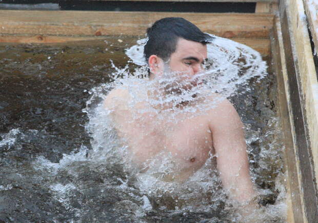Шторм и непогода: Власти Сочи накануне праздника нашли причины отменить Крещенские купания