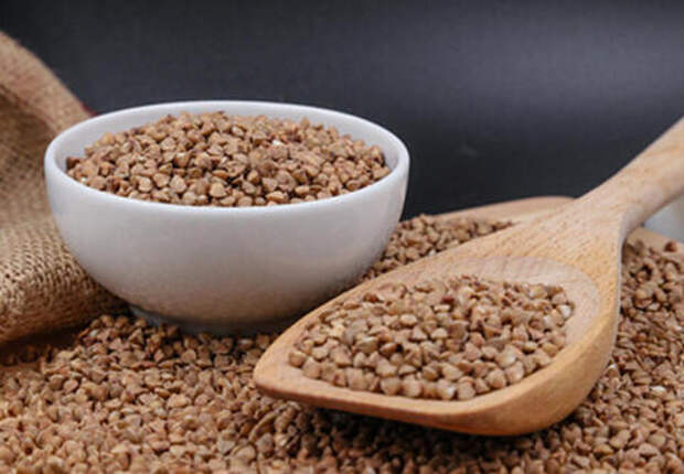 Сегодня день гречневой каши: кому можно, а кому нельзя ее есть