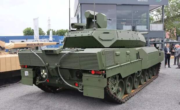 На Парижской выставке Eurosatory 2024 компания KNDS Deutschland (подразделение франко-немецкого конгломерата в Германии) представила новый танк Leopard 2 A-RC 3.-4