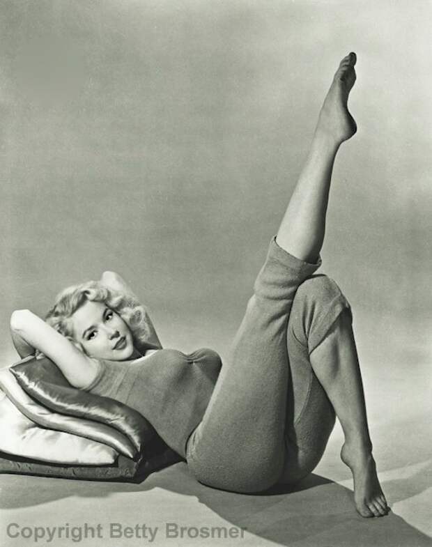 Кто был до Мэрилин Монро? Бетти Бросмер — обладательница самой шикарной фигуры 50-х годов.