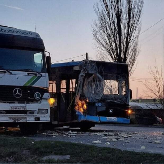 Мелитопольский автобус влетел в грузовик