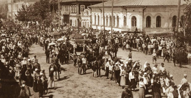 Похороны красноармейцев, погибших от рук антоновцев. Борисоглебск, 1921 г.