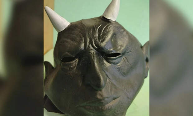 Россиянин на Пасху надел в храме маску дьявола и кричал «Христос воскресе!»