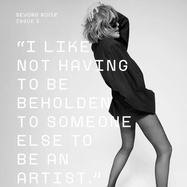 68-летняя Шэрон Стоун показала голую грудь для модного журнала