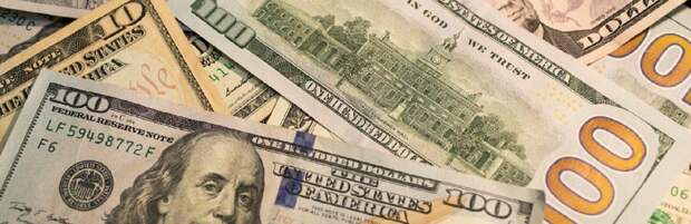 Доллар снова упал на торгах в Казахстане