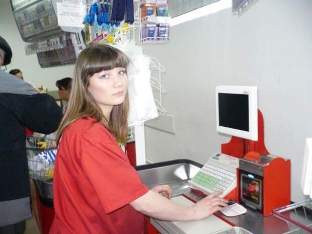 Симпатичные продавщицы