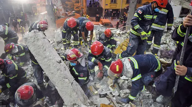 Число погибших при обрушении жилого дома в Батуми выросло до шести