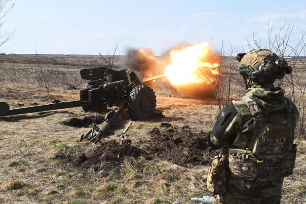МО: артиллеристы-десантники уничтожили опорный пункт ВСУ на севере ДНР