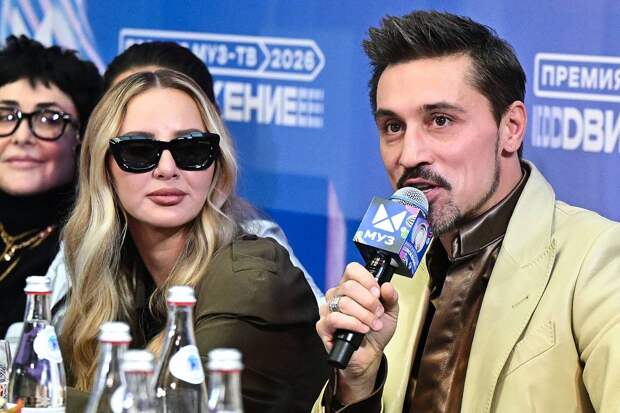 Дима Билан вышел в свет в сапогах 24-летней давности