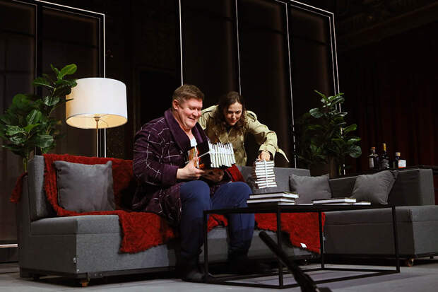 «Эх, все мы карлики, что ли?!»