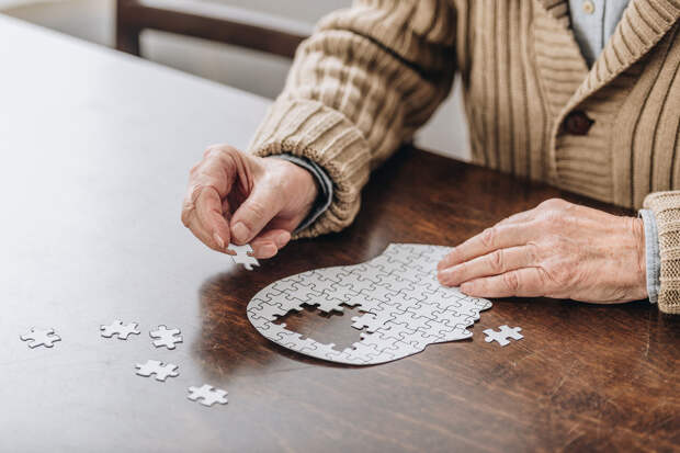 MedicalXpress: из дома человека с болезнью Альцгеймера лучше убрать коврики
