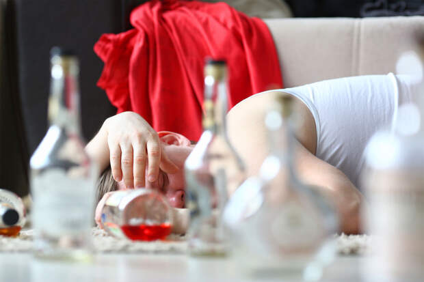 Нарколог Исаев: капли от алкоголизма из природных компонентов лишь снимают похмелье