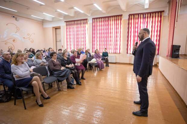 Мэр Владивостока встретился с директорами школ города