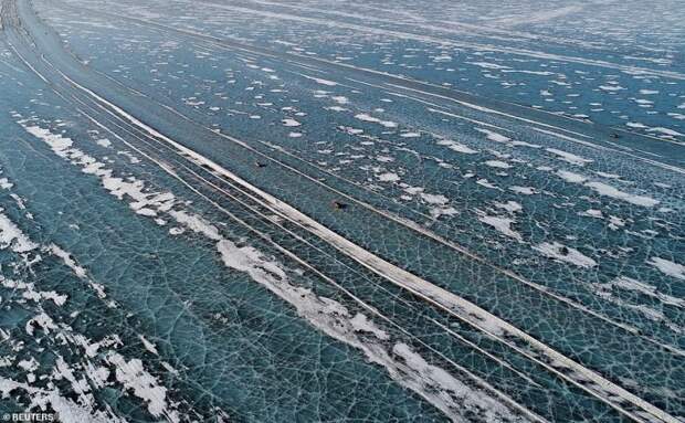 Замерзшая автострада: британцев поразили ледовые переправы в Сибири авто, енисей, ледовая переправа, пейзаж, переправа, природа, фото, фотографии
