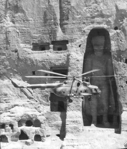 Будда и советские вертолетчики, 1980–е годы, Бамианская долина, Афганистан Будда и советские вертолетчики, 1980–е годы, Бамианская долина, Афганистан было, история, фото