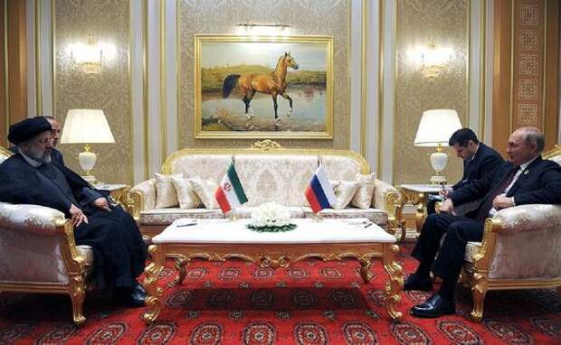 Владимир Путин провел в Ашхабаде двустороннюю встречу с президентом Ирана Эбрахимом Раиси