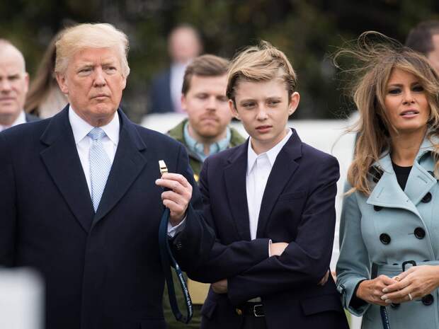 Бэррон Трамп с родителями Дональдом и Меланией Трамп