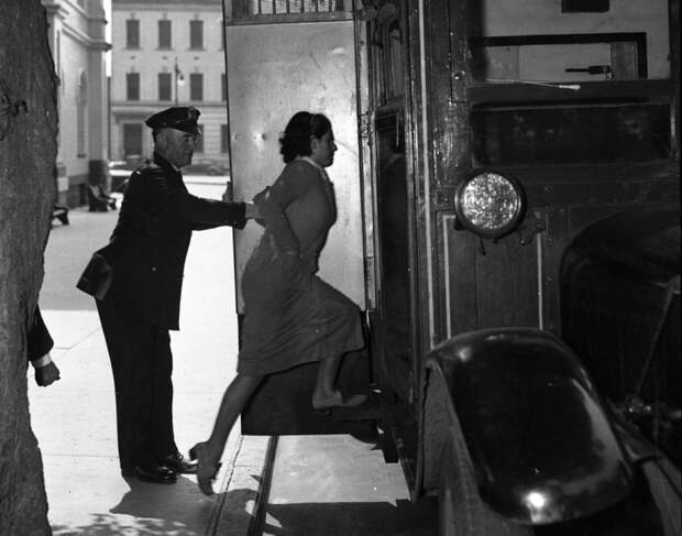 Крестная мать: 25 редких фото женщин гангстерского мира
