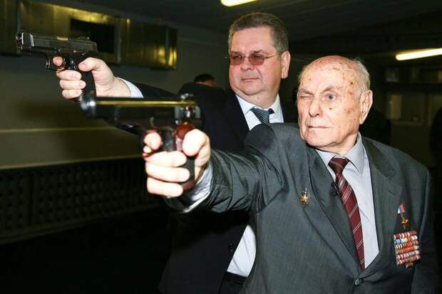 Алексей Николаевич Ботян и руководитель Пресс-бюро СВР Сергей Николаевич Иванов