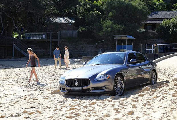 В Сиднее водитель Maserati выехал на пляж, чтобы поиграть там в гольф авто, гольф, пляж