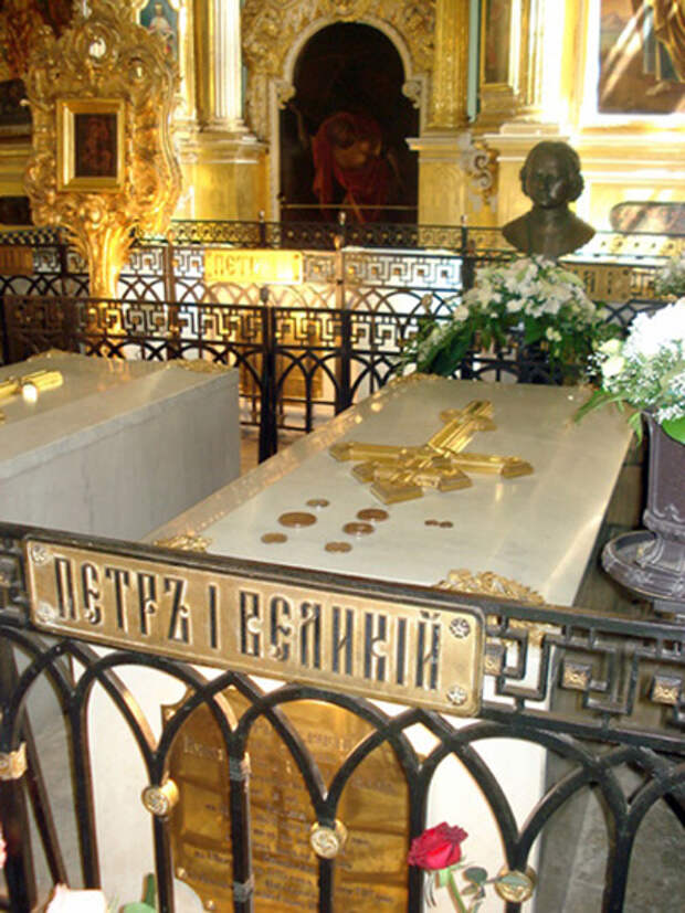 Кто похоронен в петропавловской