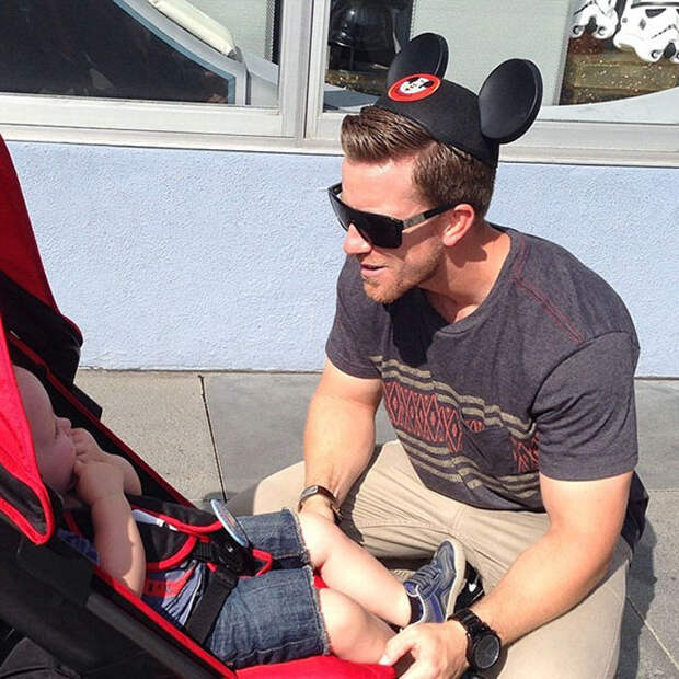 Диснейленд. Instagram: dilfs_of_disneyland.
