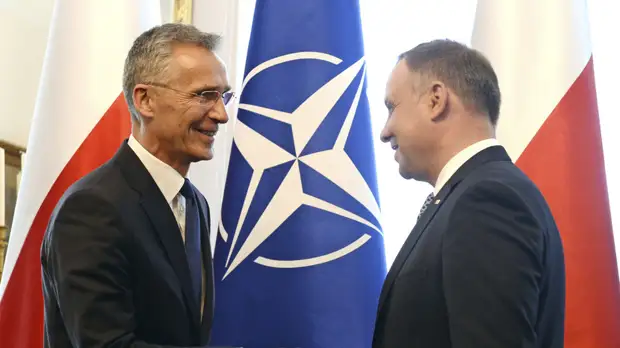 Столтенберг обсудил с президентом Польши ситуацию с мигрантами на границе