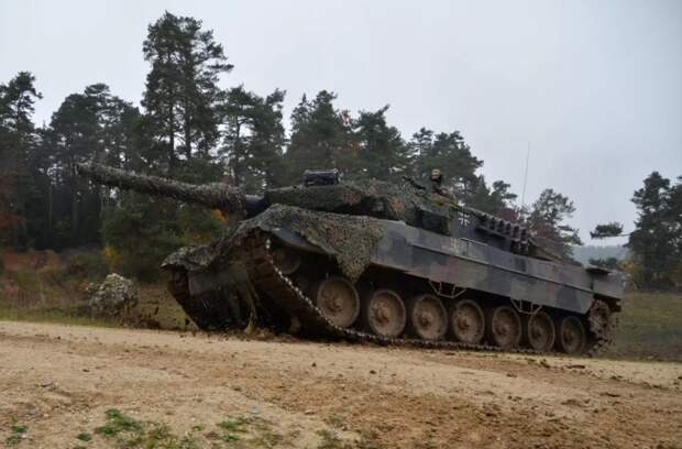 В Калуге построили макет горящего танка Leopard