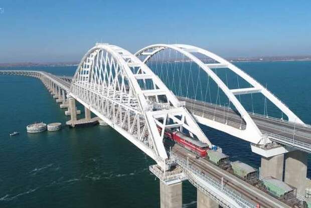 Умыкнули 22 Крымских моста и подкармливают армию на том берегу | Русская весна