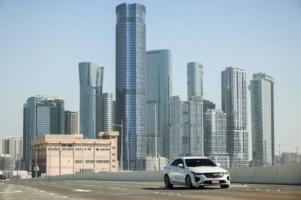 Застрявшим в Абу-Даби туристам продлят проживание в отелях за счет властей