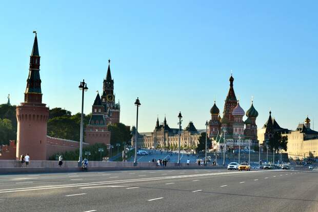 В Москве 9 Мая изменят работу транспорта и перекроют центр города