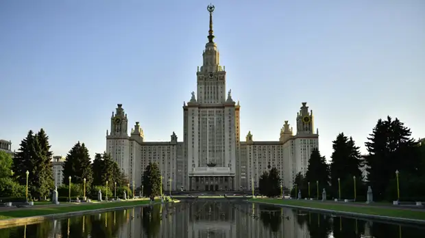 Сдавшая в восемь лет ЕГЭ Алиса Теплякова получила студенческий билет МГУ